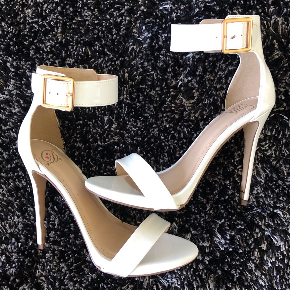 White heels in very good condition